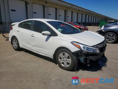 Czwarte zdjęcie samochodu z boku: 2018 KIA FORTE LX VIN:3KPFK4A74JE175545 - miniatura