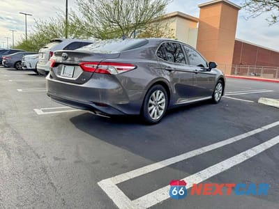 Czwarte zdjęcie samochodu z boku: 2019 TOYOTA CAMRY LE VIN:4T1B11HK2KU212309 - miniatura
