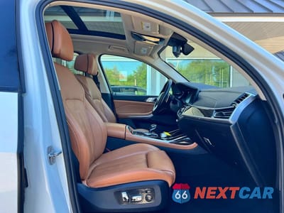 Piąte zdjęcie samochodu w środku: 2019 BMW X7 XDRIVE50I VIN:5UXCX4C59KLS38985 - miniatura