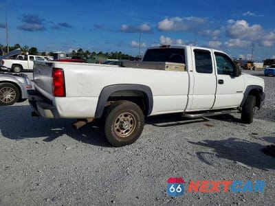 Trzecie zdjęcie samochodu z tyłu: 2004 CHEVROLET SILVERADO C2500 HEAVY DUTY VIN:1GCHC29U54E185439 - miniatura