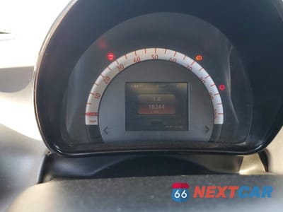 Zdjęcie 9 z 12 samochodu: 2018 SMART FORTWO VIN:WMEFJ9BA2JK308828 - miniatura