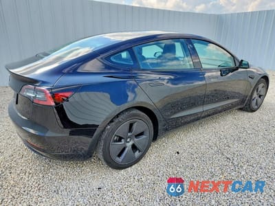 Trzecie zdjęcie samochodu z tyłu: 2023 TESLA MODEL 3 VIN:5YJ3E1EA5PF456710 - miniatura
