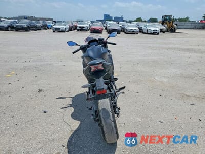 Czwarte zdjęcie samochodu z boku: 2026 KAWASAKI EX650 R VIN:ML5EXER15TDAJ5405 - miniatura