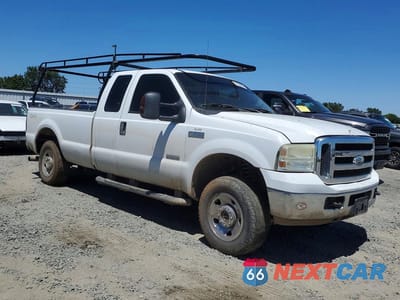Czwarte zdjęcie samochodu z boku: 2005 FORD F250 SUPER DUTY VIN:1FTSX21PX5EB73109 - miniatura