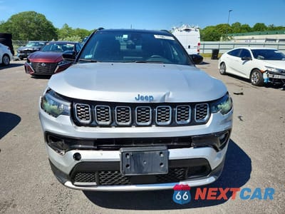 Piąte zdjęcie samochodu w środku: 2025 JEEP COMPASS LIMITED VIN:3C4NJDCN4ST508219 - miniatura