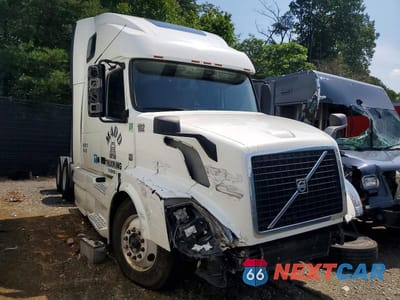 2016 VOLVO VN VNL - SEMI TRUCK 4V4NC9EHXGN938699 - główne zdjęcie licytacji z USA - miniatura