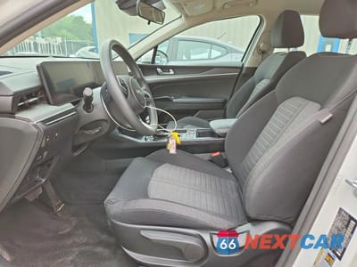 Zdjęcie 7 z 12 samochodu: 2025 KIA K5 LXS VIN:KNAG24J71S5325089 - miniatura