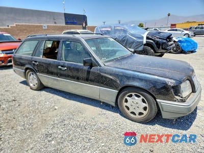 Czwarte zdjęcie samochodu z boku: 1995 MERCEDES-BENZ E 320 VIN:WDBEA92E5SF336113 - miniatura