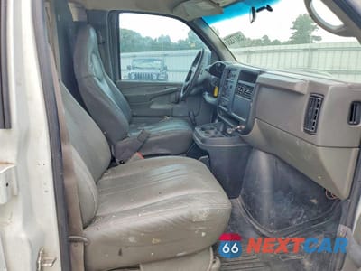 Zdjęcie 11 z 13 samochodu: 2004 GMC SAVANA G1500 VIN:1GTFG15X941174277 - miniatura