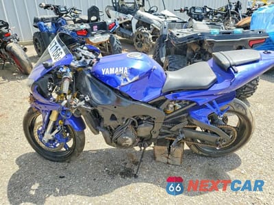 Trzecie zdjęcie samochodu z tyłu: 2000 YAMAHA YZFR1 VIN:JYARN05E9YA003977 - miniatura