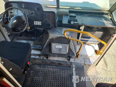 Zdjęcie 8 z 13 samochodu: 2003 FORD E350 DELIVERY TRUCK VIN:1FCKE39L93HB32964 - miniatura