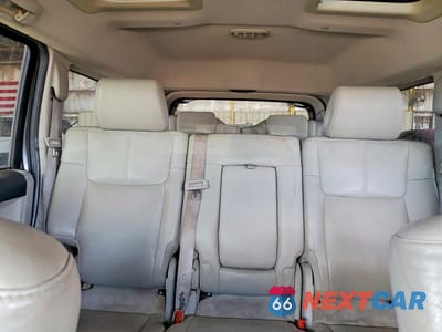 Zdjęcie 10 z 13 samochodu: 2007 JEEP COMMANDER LIMITED VIN:1J8HG58287C587177 - miniatura