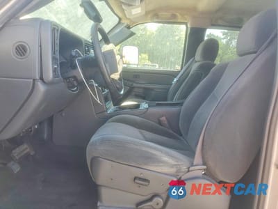Zdjęcie 7 z 13 samochodu: 2005 CHEVROLET SILVERADO K2500 HEAVY DUTY VIN:1GCHK29U95E127418 - miniatura