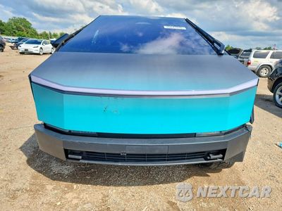 Piąte zdjęcie samochodu w środku: 2024 TESLA CYBERTRUCK VIN:7G2CEHEE5RA056042 - miniatura