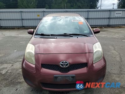 Piąte zdjęcie samochodu w środku: 2009 TOYOTA YARIS BASE VIN:JTDJT903X95249688 - miniatura