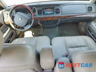 Zdjęcie 8 z 12 samochodu: 2005 MERCURY MARQUIS VIN:2MHHM75W05X625439 - miniatura