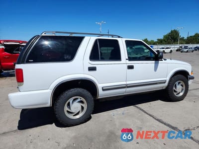 Trzecie zdjęcie samochodu z tyłu: 2001 CHEVROLET BLAZER VIN:1GNDT13W712196174 - miniatura