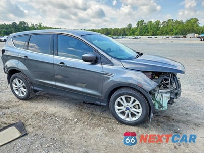 Czwarte zdjęcie samochodu z boku: 2019 FORD ESCAPE SE VIN:1FMCU0GD7KUB62466 - miniatura
