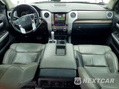 Zdjęcie 8 z 12 samochodu: 2018 TOYOTA TUNDRA CREWMAX LIMITED VIN:5TFFY5F14JX243304 - miniatura