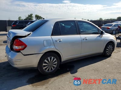 Trzecie zdjęcie samochodu z tyłu: 2011 NISSAN VERSA 1.8 S VIN:3N1BC1AP7BL435513 - miniatura