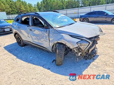 Czwarte zdjęcie samochodu z boku: 2024 KIA SPORTAGE X-PRO VIN:5XYK7CDF8RG171638 - miniatura