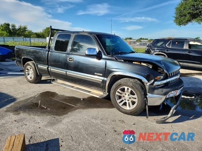 Czwarte zdjęcie samochodu z boku: 2001 CHEVROLET SILVERADO C1500 VIN:1GCEC19T71Z186987 - miniatura