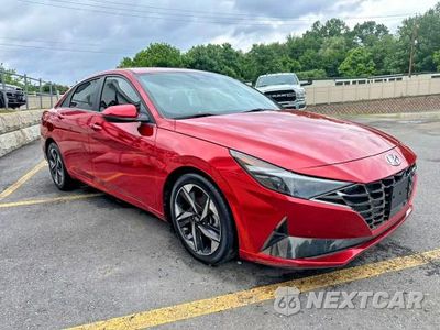Czwarte zdjęcie samochodu z boku: 2023 HYUNDAI ELANTRA LIMITED VIN:5NPLP4AG3PH103146 - miniatura