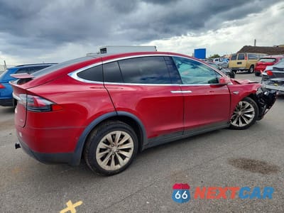 Trzecie zdjęcie samochodu z tyłu: 2016 TESLA MODEL X VIN:5YJXCBE24GF017634 - miniatura