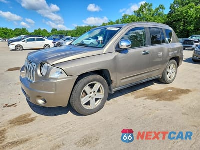 2008 JEEP COMPASS SPORT 1J8FF47W68D713640 - główne zdjęcie licytacji z USA - miniatura