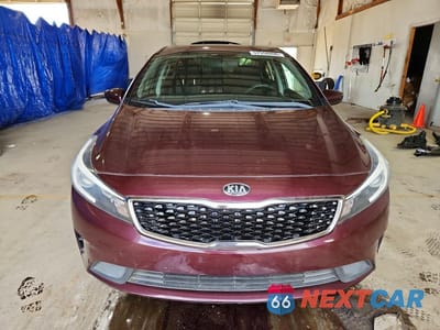 Piąte zdjęcie samochodu w środku: 2017 KIA FORTE VIN:3KPFK4A73HE118070 - miniatura