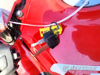 Zdjęcie 8 z 9 samochodu: 1991 HONDA CBR1000 F VIN:JH2SC2407MM100141 - miniatura