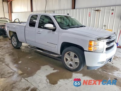 Czwarte zdjęcie samochodu z boku: 2008 CHEVROLET SILVERADO K1500 VIN:1GCEK19018Z153907 - miniatura