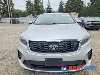 Piąte zdjęcie samochodu w środku: 2019 KIA SORENTO LX V6 VIN:5XYPGDA50KG463099 - miniatura