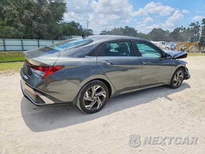 Trzecie zdjęcie samochodu z tyłu: 2025 HYUNDAI ELANTRA SEL VIN:KMHLS4DG7SU943919 - miniatura