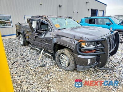 Czwarte zdjęcie samochodu z boku: 2016 CHEVROLET SILVERADO K1500 LT VIN:1GCVKREC5GZ189967 - miniatura