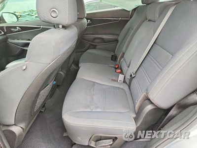 Zdjęcie 10 z 12 samochodu: 2019 KIA SORENTO LX V6 VIN:5XYPG4A5XKG534048 - miniatura