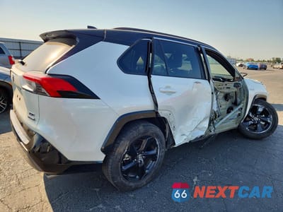 Trzecie zdjęcie samochodu z tyłu: 2021 TOYOTA RAV4 XSE VIN:4T3E6RFV0MU008869 - miniatura