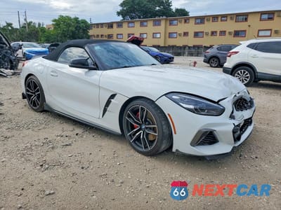 Czwarte zdjęcie samochodu z boku: 2021 BMW Z4 M40I VIN:WBAHF9C08MWX37304 - miniatura
