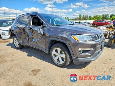 Czwarte zdjęcie samochodu z boku: 2019 JEEP COMPASS LATITUDE VIN:3C4NJDBB4KT772323 - miniatura