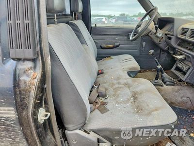 Zdjęcie 10 z 12 samochodu: 1988 TOYOTA PICKUP SHORT BED VN63 VIN:JT4VN63C9J0016652 - miniatura
