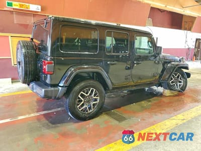 Trzecie zdjęcie samochodu z tyłu: 2025 JEEP WRANGLER SAHARA VIN:1C4PJXEN1SW529255 - miniatura