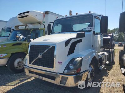 Drugie zdjęcie samochodu z przodu: 2017 VOLVO VNL SEMI TRUCK VIN:4V4NC9EG1HN980381 - miniatura
