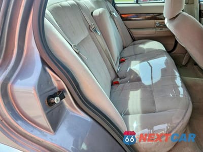 Zdjęcie 10 z 12 samochodu: 2006 MERCURY GRAND MARQUIS GS VIN:2MEFM74V96X610811 - miniatura