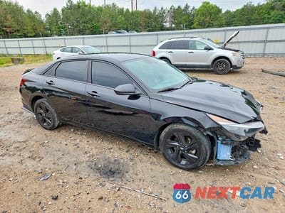 Czwarte zdjęcie samochodu z boku: 2021 HYUNDAI ELANTRA SEL VIN:5NPLM4AG8MH035446 - miniatura