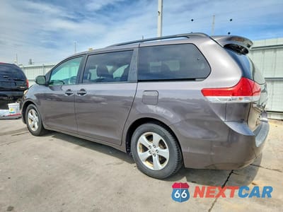 Drugie zdjęcie samochodu z przodu: 2011 TOYOTA SIENNA LE VIN:5TDKK3DC0BS037624 - miniatura