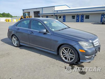 Czwarte zdjęcie samochodu z boku: 2013 MERCEDES-BENZ C 300 4MATIC VIN:WDDGF8AB2DR279468 - miniatura
