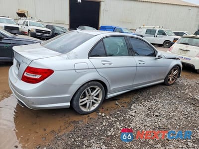 Trzecie zdjęcie samochodu z tyłu: 2013 MERCEDES-BENZ C 300 4MATIC VIN:WDDGF8AB3DR285876 - miniatura