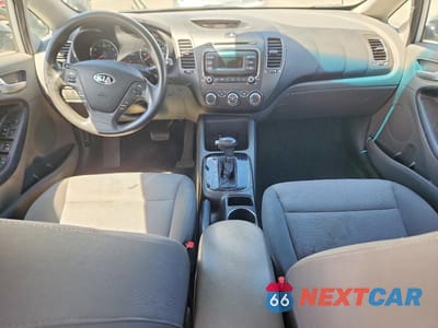 Zdjęcie 8 z 12 samochodu: 2017 KIA FORTE LX VIN:3KPFK4A70HE090213 - miniatura