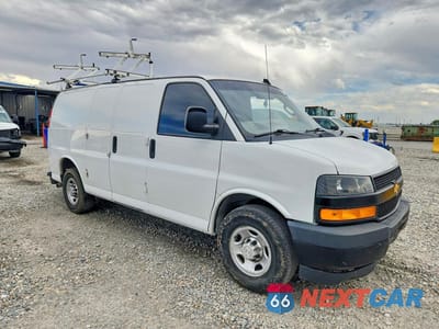 Czwarte zdjęcie samochodu z boku: 2019 CHEVROLET EXPRESS G2500 VIN:1GCWGAFB0K1317729 - miniatura