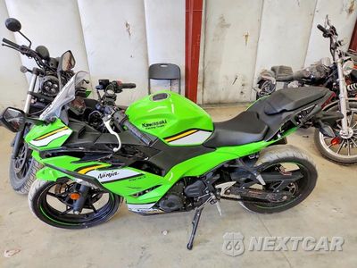 Trzecie zdjęcie samochodu z tyłu: 2025 KAWASAKI EX500 H VIN:ML5EXGH18SDA58406 - miniatura